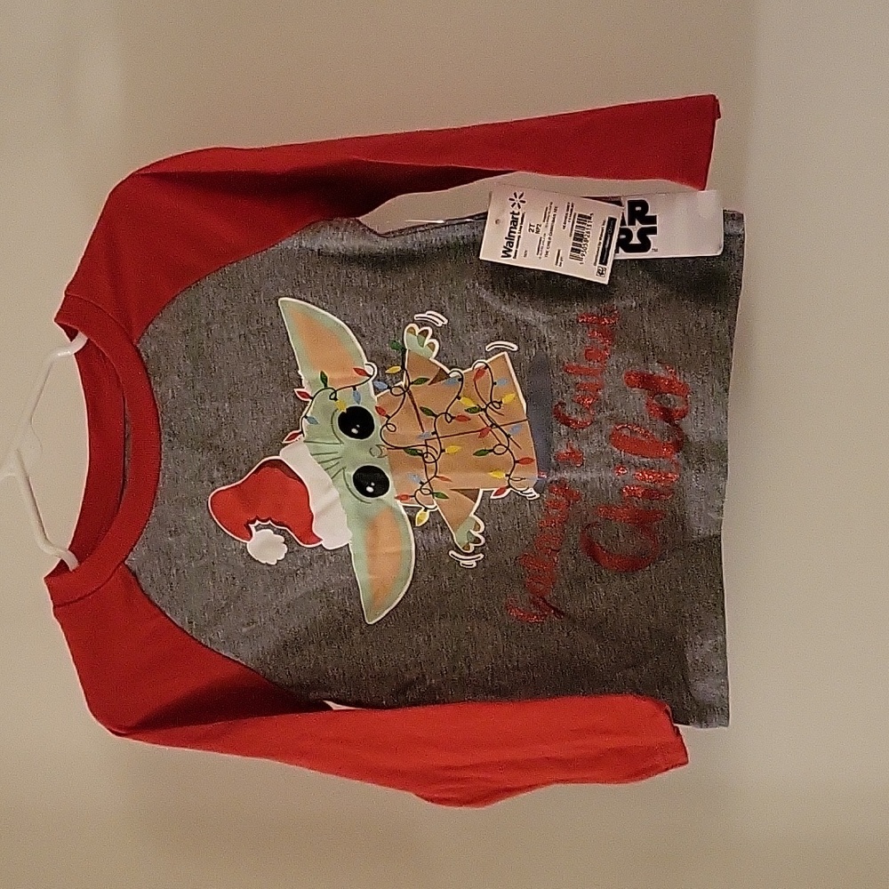 NWT Star Wars long sleeve top featuring Din Grogu (baby yoda) Sz 2T Red/Gray